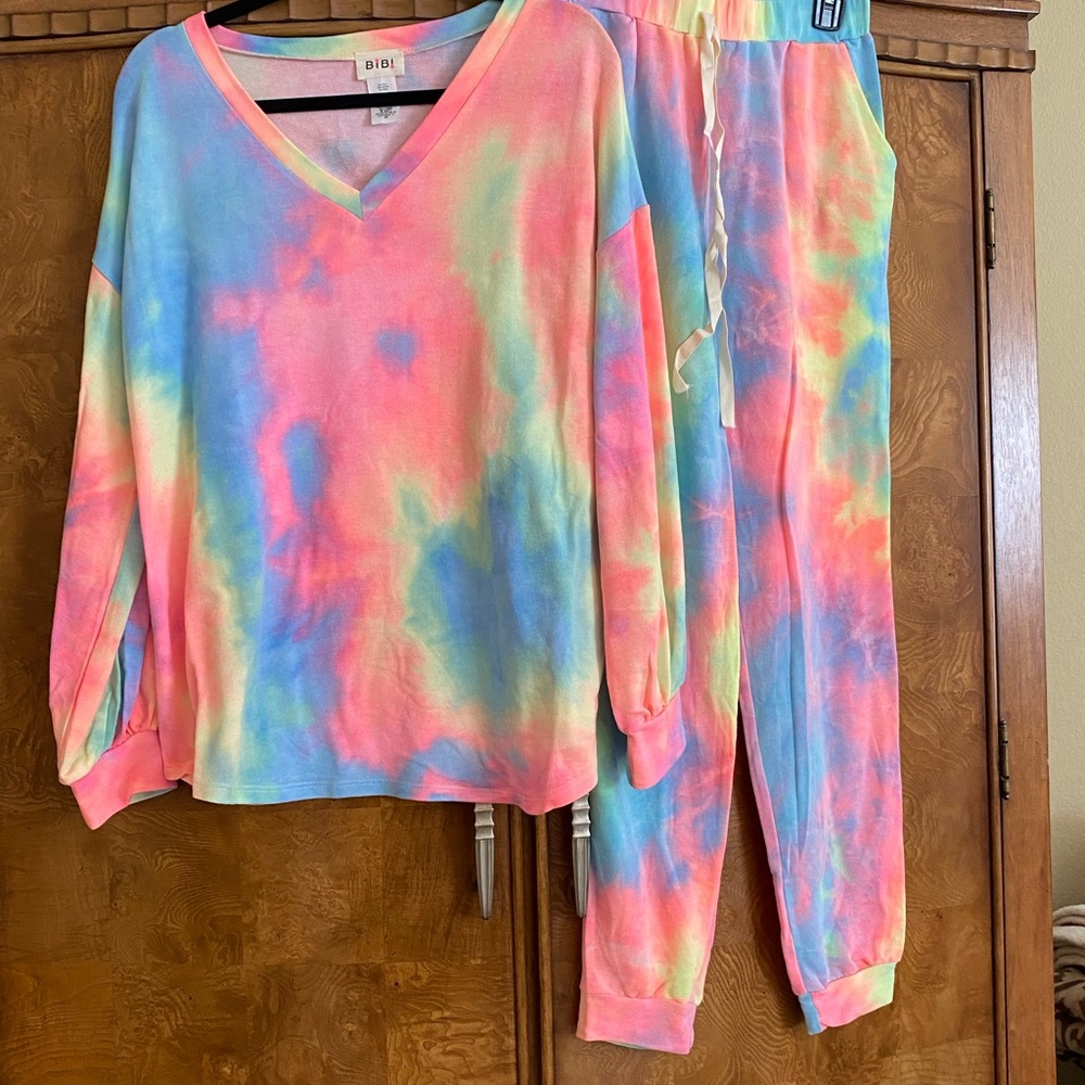 Women’s Brand New BIBI Tie-Dye Lounge Set Size Medium NWOT ($40)